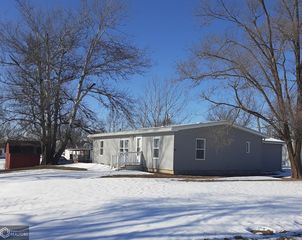 203 W 5th St, Cantril, IA 52542