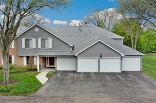 0N024 Ambleside Dr #107, Winfield, IL 60190