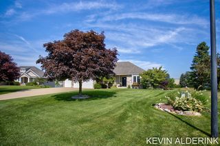 9325 Garden View Dr, Zeeland, MI 49464