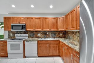 70 Cambridge Lane, Boynton Beach, FL 33436