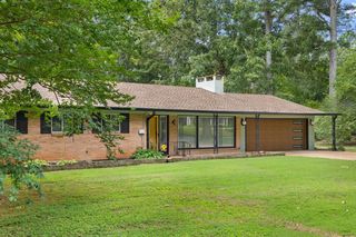 2132 Chickasaw Dr, Florence, AL 35630