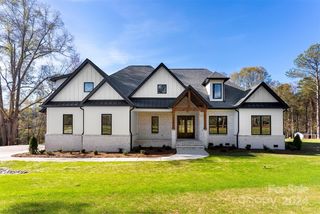 555 Riddle Mill Rd, Clover, SC 29710