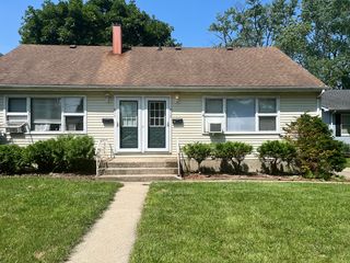 815 N  13th St, Dekalb, IL 60115