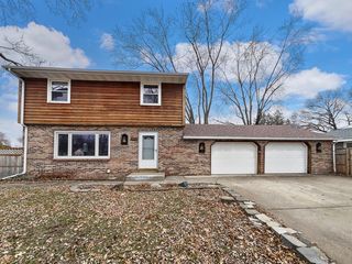 342 104th Ln NE, Blaine, MN 55434