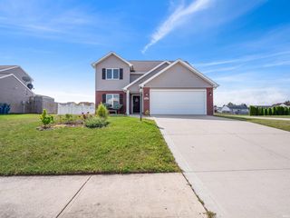 2693 Stonecrop Rd, Huntertown, IN 46748