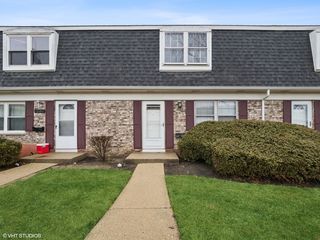 1547 McKool Ave, Streamwood, IL 60107