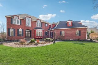 2344 Country Brook Dr, Hinckley, OH 44233