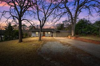 909 S Brown Ave, Denison, TX 75020