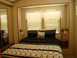 Bedroom, Queen Bed