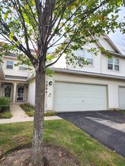 2884 Falling Waters Ln, Lindenhurst, IL 60046