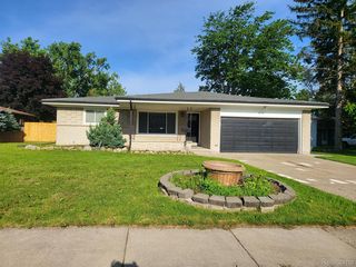 26547 Burg Rd, Warren, MI 48089