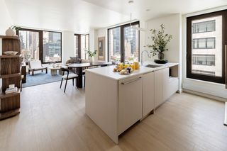 300 E  50th St #3G, New York, NY 10022