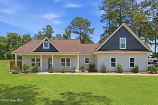 277 B And B Loop, Raeford, NC 28376
