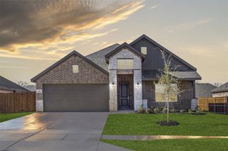 225 Magnolia Dr, Azle, TX 76020