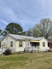 510 1st St, Lawrenceburg, TN 38464