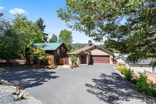 420 S  5th St, Jacksonville, OR 97530