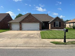 3504 SE 8th St, Bentonville, AR 72712