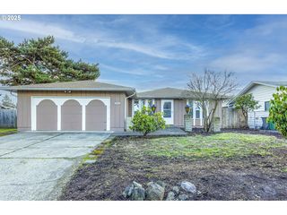 1050 Barstow Ave, Eugene, OR 97404