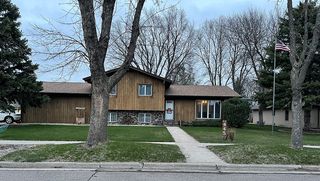 445 20th St SW, Huron, SD 57350