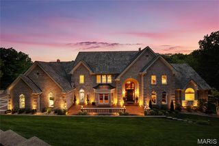 230 Saint Andrews Dr, Saint Albans, MO 63073