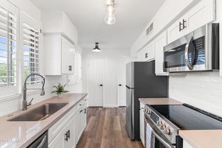 3242 E CAMELBACK Road #204, Phoenix, AZ 85018