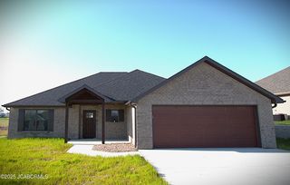 215 Rosewood Ct, Holts Summit, MO 65043