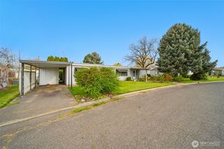 829 SE Mockingbird Drive, College Place, WA 99324