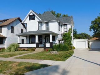 573 Apple St, Dixon, IL 61021 - See Est. Value, Schools & More