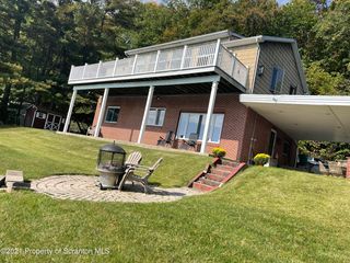 262 Lakeside Dr, Sweet Valley, PA 18656