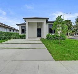 599 SW 12th Ave, Dania, FL 33004