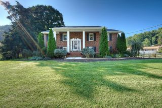 2304 Birdie Dr, Elizabethton, TN 37643