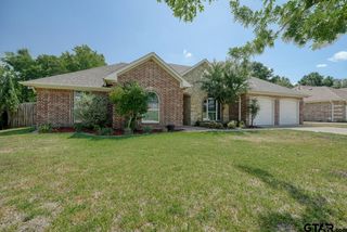 209 Heritage Ct, Lindale, TX 75771