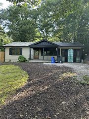 394 Christopher Dr, Gainesville, GA 30501