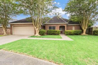 102 Doncaster Cir, Youngsville, LA 70592
