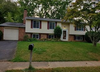 9327 Willow Pond Ln, Burke, VA 22015