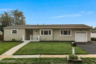 935 Gloucester Drive, Toms River, NJ 08753