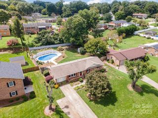 2425 Essen Ln, Gastonia, NC 28054