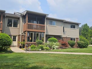 10161 Nancys Blvd, Grosse Ile, MI 48138