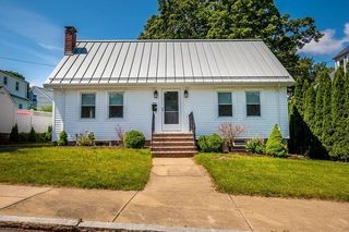 851 Metropolitan Ave, Hyde Park, MA 02136