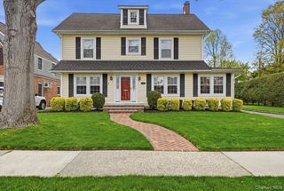 15 Kensington Road, Garden City, NY 11530