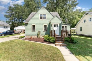 1208 Jerome St, Midland, MI 48640