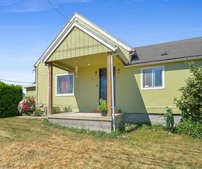 1002 Evergreen Dr, Tillamook, OR 97141