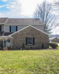 242 Roscommon Pl, Canonsburg, PA 15317