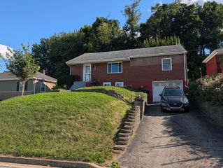 505 Maple St, Jeannette, PA 15644