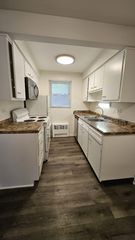 1384 Brown St, Des Plaines, IL 60016