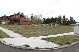 1089 NE Hobbs Ct, Bend, OR 97701
