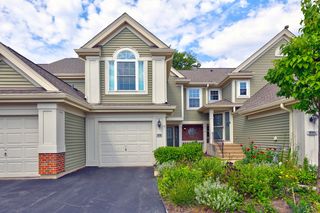 938 Little Falls Ct, Elk Grove Village, IL 60007