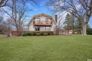 8 Carlton Dr, Mackinaw, IL 61755