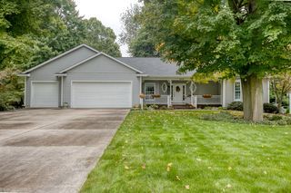 1900 Cedar Tree Dr, Jenison, MI 49428