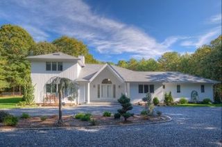 12 Blueberry Ct, East Quogue, NY 11942